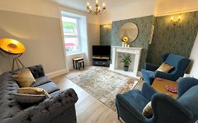 Pass The Keys Beautifully Presented 3Br Luxury Apartment